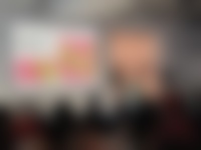 Юрий Лебедев выступает с лекцией про консистентность на дизайн-выходных